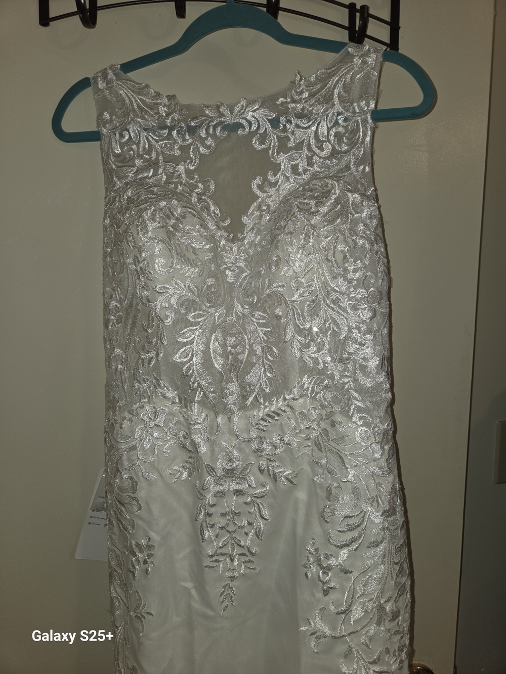 Ivory Lace Appliqué Sleeveless Wedding Dress - Picture 2 of 6